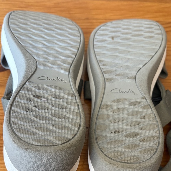 Clarks Women's cloud steppers Sandals in Gray - Picture 10 of 16